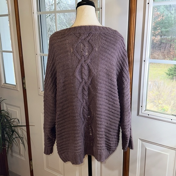 American Eagle V Neck Cable Knit Sweater - Picture 2 of 7